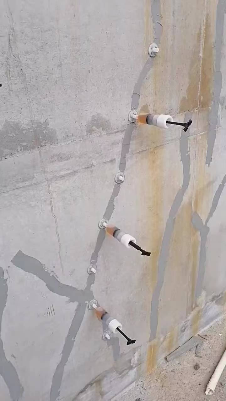 吐鲁番混凝土开裂的原因