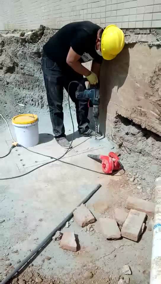 吐鲁番新旧混凝土植筋连接加固